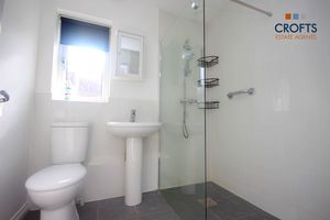 Shower room- click for photo gallery